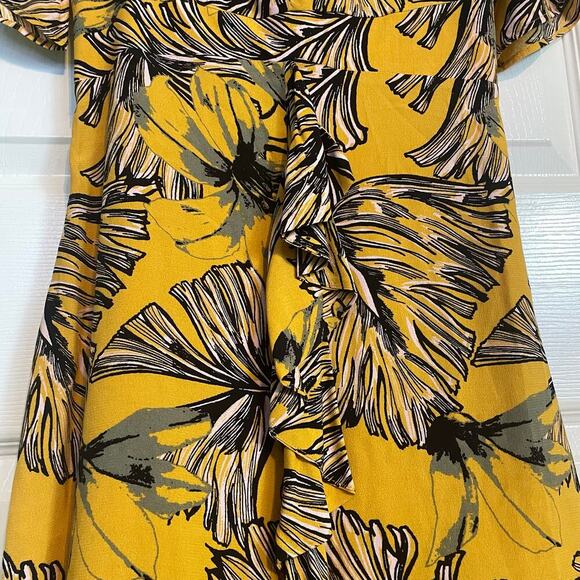 NWT GUESS Dress Yellow Palm Print Cascade Front V-Neck Ruffle Bottom Size Small - Picture 6 of 10